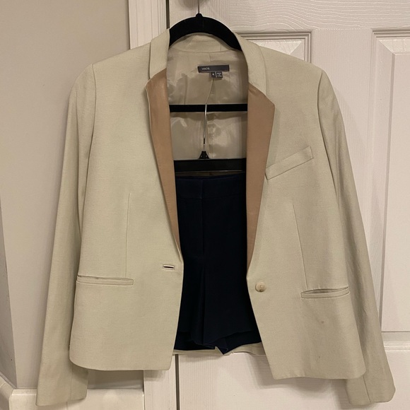 Theory - Like New - Dark Navy Blue Shorts in Women’s Size 2 - Picture 5 of 5